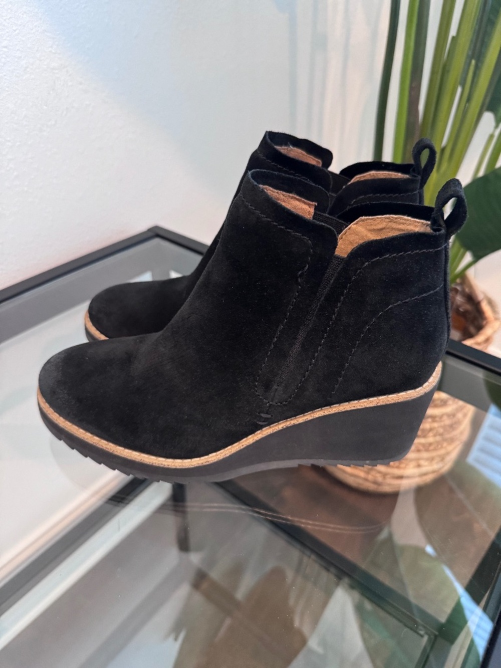 SOFFIT Women’s Emeree Suede Wedge Black Slip on Bootie Size 8.5